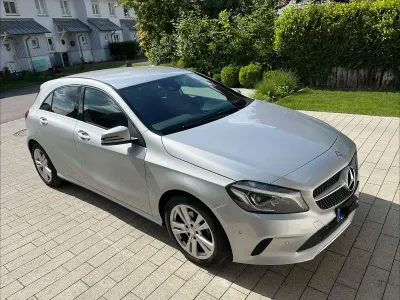 Gebraucht Mercedes A180 AMG line 109 PS (80 kW) 2017 Silber Limousine