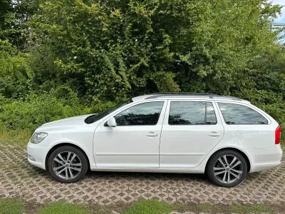 Gebraucht Skoda Octavia Family 160 PS (117 kW) 2012 Weiß Kombi