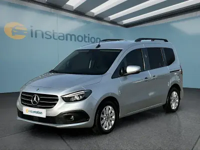 Gebraucht Mercedes T180 116 PS (85 kW) 2024 Silber Van / Kleinbus