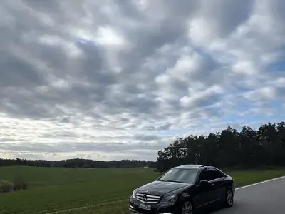 Gebraucht Mercedes C180 Avantgarde 156 PS (114 kW) 2011 Schwarz Limousine