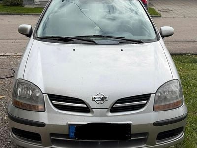 Nissan Almera Tino