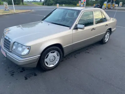 Gebraucht Mercedes E250 95 PS (69 kW) 1993 Beige Limousine