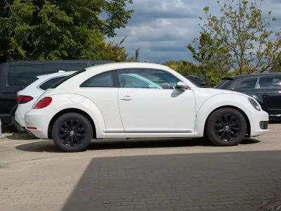 Gebraucht VW Beetle Design 105 PS (77 kW) 2013 Weiß Kleinwagen