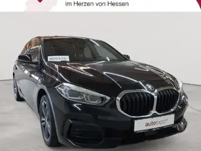 Gebraucht BMW 118 Sport Line 150 PS (110 kW) 2023 Schwarz uni Limousine