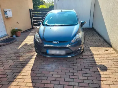 Gebraucht Ford Fiesta Trend 82 PS (60 kW) 2011 Grau Limousine