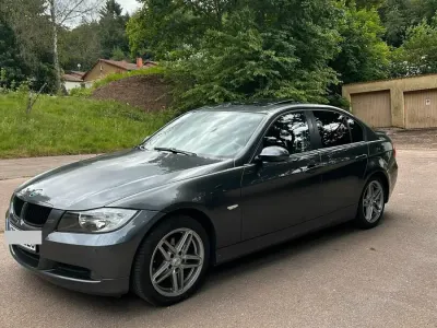 Gebraucht BMW 320 150 PS (110 kW) 2007 Grau Limousine