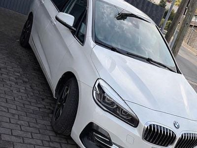 Gebraucht BMW 218 Gran Tourer Luxury Line 136 PS (100 kW) 2021 Weiß Van / Kleinbus