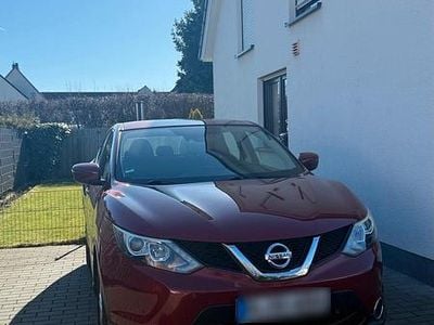 Gebraucht Nissan Qashqai 110 PS (80 kW) 2015 Rot SUV