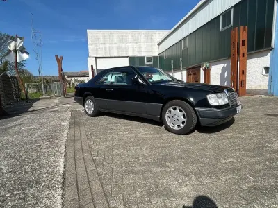 Gebraucht Mercedes E230 132 PS (97 kW) 1989 Schwarz