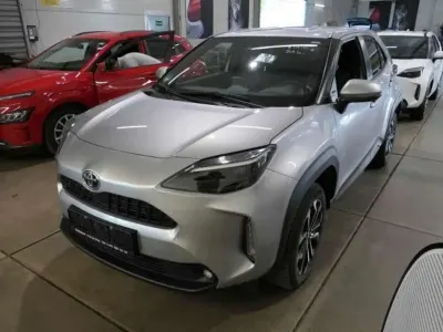 Gebraucht Toyota Yaris Cross 116 PS (85 kW) 2023 Silber SUV