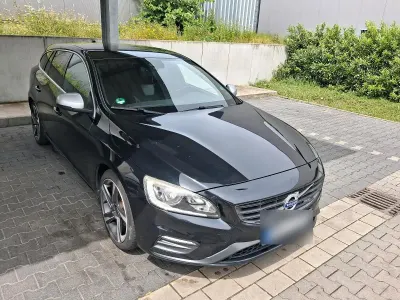 Gebraucht Volvo V60 R-Design 181 PS (133 kW) 2014 Schwarz Kombi