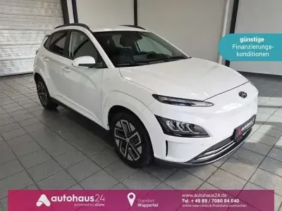 Gebraucht Hyundai Kona 100 kW (136 PS) 2023 Weiß SUV