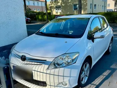 Gebraucht Toyota Auris 97 PS (71 kW) 2012 Weiß Limousine