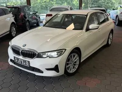 Gebraucht BMW 318 Sport Line 150 PS (110 kW) 2019 Weiß Limousine