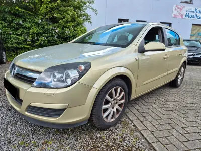 Gebraucht Opel Astra Edition 105 PS (77 kW) 2004 Gold Limousine