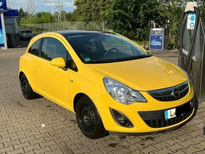 Gebraucht Opel Corsa Edition 87 PS (63 kW) 2011 Gelb Kleinwagen