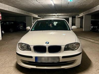 Usata BMW 116 122 CV (89 kW) 2009 Bianco Utilitaria
