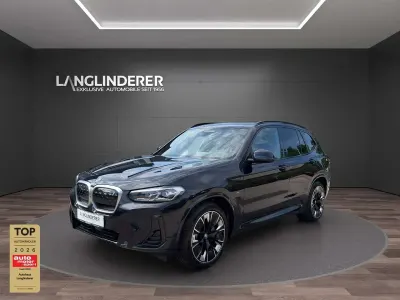 Gebraucht BMW iX3 Impressive 210 kW (286 PS) 2023 Carbonschwarz metallic SUV