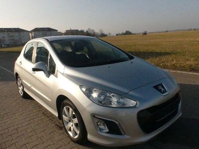 Grau Gebraucht 2011 Peugeot 308 Active Limousine | 4.700 € (Etwas zu teuer)