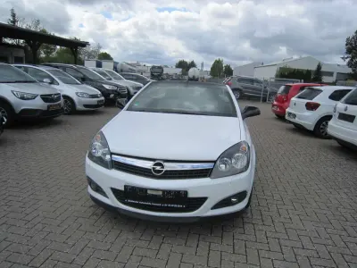 Używany Opel Astra Cabriolet Edition 140 KM (102 kW) 2010 Biały Kabriolet