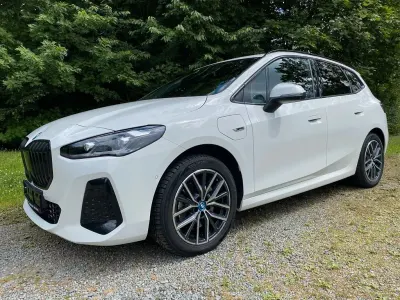 Gebraucht BMW 230e Active Tourer M Sport 326 PS (239 kW) 2022 Weiß Van / Kleinbus