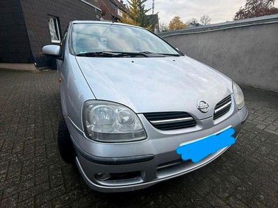 Nissan Almera Tino