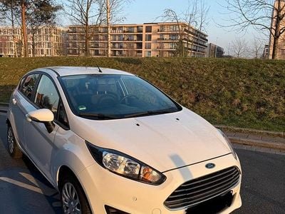Gebraucht Ford Fiesta Trend 82 PS (60 kW) 2013 Weiß Kleinwagen
