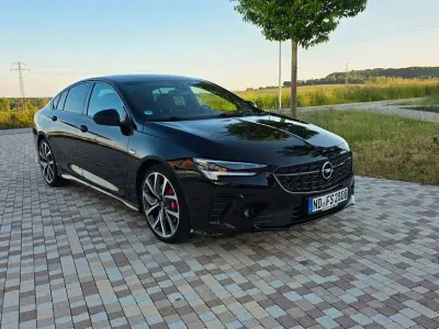 Używany Opel Insignia 230 KM (169 kW) 2022 Czarny Sedan/Limuzyna