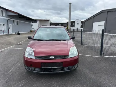 Używany Ford Fiesta Ambiente 60 KM (44 kW) 2003 Czerwony Hatchback