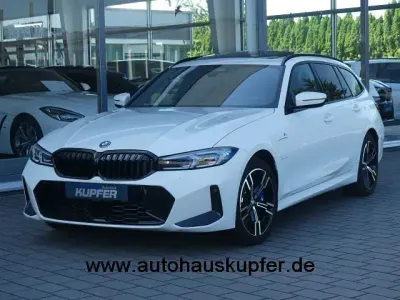 Gebraucht BMW 330e M Sport 292 PS (214 kW) 2024 Alpinweiã 3 Kombi