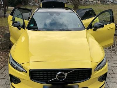 Gebraucht Volvo V60 R-Design 197 PS (144 kW) 2021 Gelb Kombi