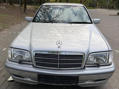 Second-hand Mercedes C200 136 CP (100 kW) 2000 Argintiu Berlinǎ