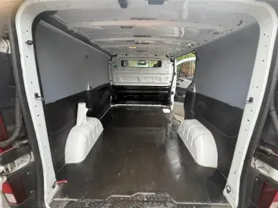 Gebraucht Renault Traffic 105 PS (77 kW) 2018 Weiß Van / Kleinbus