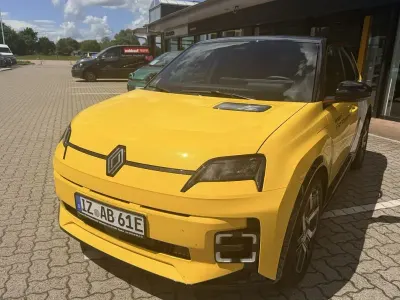 Gebraucht Renault 5 E-Tech Iconic 77 kW (106 PS) 2024 Schwarz Limousine