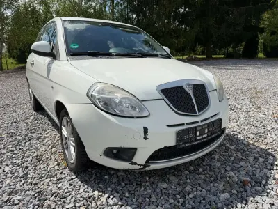 Usata Lancia Ypsilon 60 CV (44 kW) 2010 Bianco Utilitaria