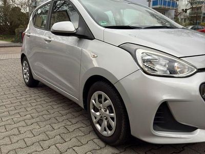 Gebraucht Hyundai i10 Classic 67 PS (49 kW) 2017 Silber Kleinwagen