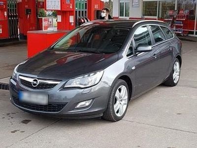 Usata Opel Astra 140 CV (102 kW) 2011 Grigio Station wagon