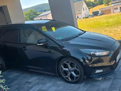 Gebraucht Ford Focus 184 PS (135 kW) 2015 Schwarz Kombi