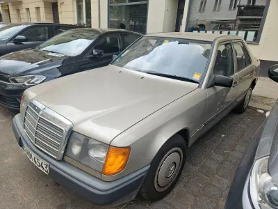 Gebraucht Mercedes E230 132 PS (97 kW) 1987 Grau Limousine