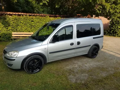 Używany Opel Combo 2007 Srebrny Minivan