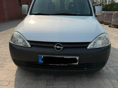Używany Opel Combo 101 KM (74 kW) 2009 Srebrny Minivan