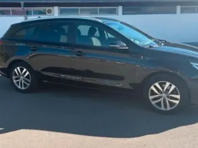 Gebraucht Hyundai i30 120 PS (88 kW) 2018 Schwarz Kombi