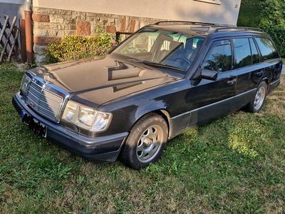 Gebraucht Mercedes 300 178 PS (130 kW) 1992 Schwarz Kombi