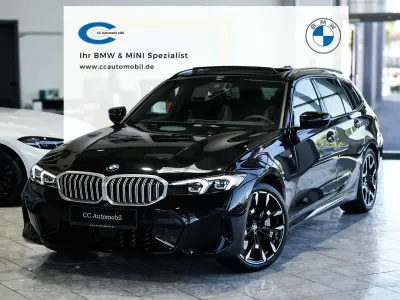 Gebraucht BMW 330 M Sport 245 PS (180 kW) 2026 Saphirschwarz Kombi