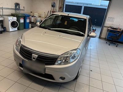 Gebraucht Dacia Sandero 75 PS (55 kW) 2009 Silber Kleinwagen
