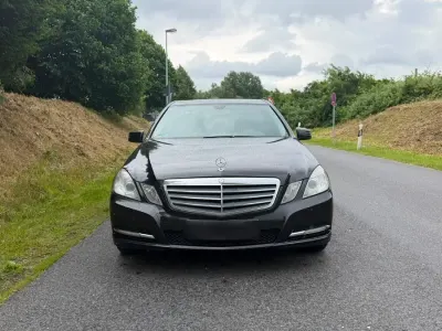 Gebraucht Mercedes E200 136 PS (100 kW) 2011 Schwarz Limousine