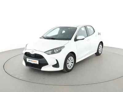 Używany Toyota Yaris Comfort 72 KM (52 kW) 2022 Biały Hatchback