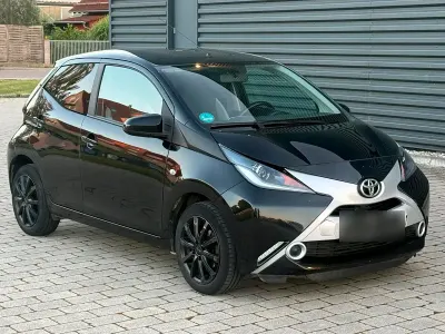Gebraucht Toyota Aygo X-play 69 PS (50 kW) 2016 Schwarz Kleinwagen