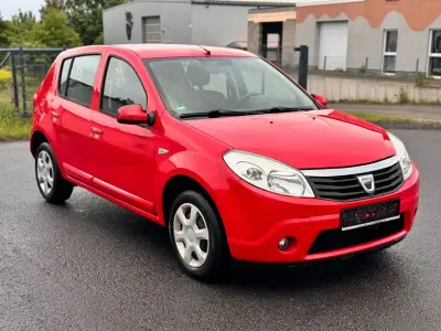 Gebraucht Dacia Sandero 75 PS (55 kW) 2011 Rot Limousine