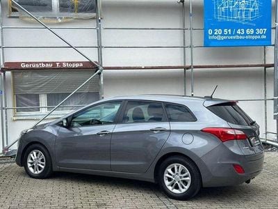 Gebraucht Hyundai i30 Trend 110 PS (80 kW) 2015 Steel gray / met Kombi